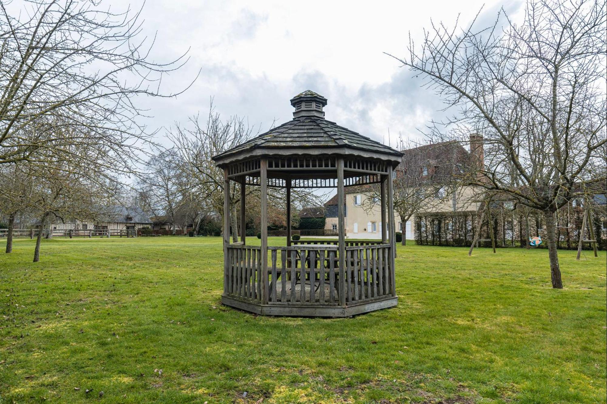 Villa Bagatelle avec jardin et piscine chauffée à Bieville-en-Auge Extérieur photo